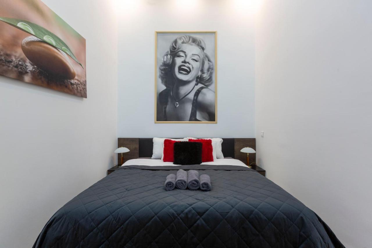 Exclusive Marilyn In The Heart Of Apartament Budapesta