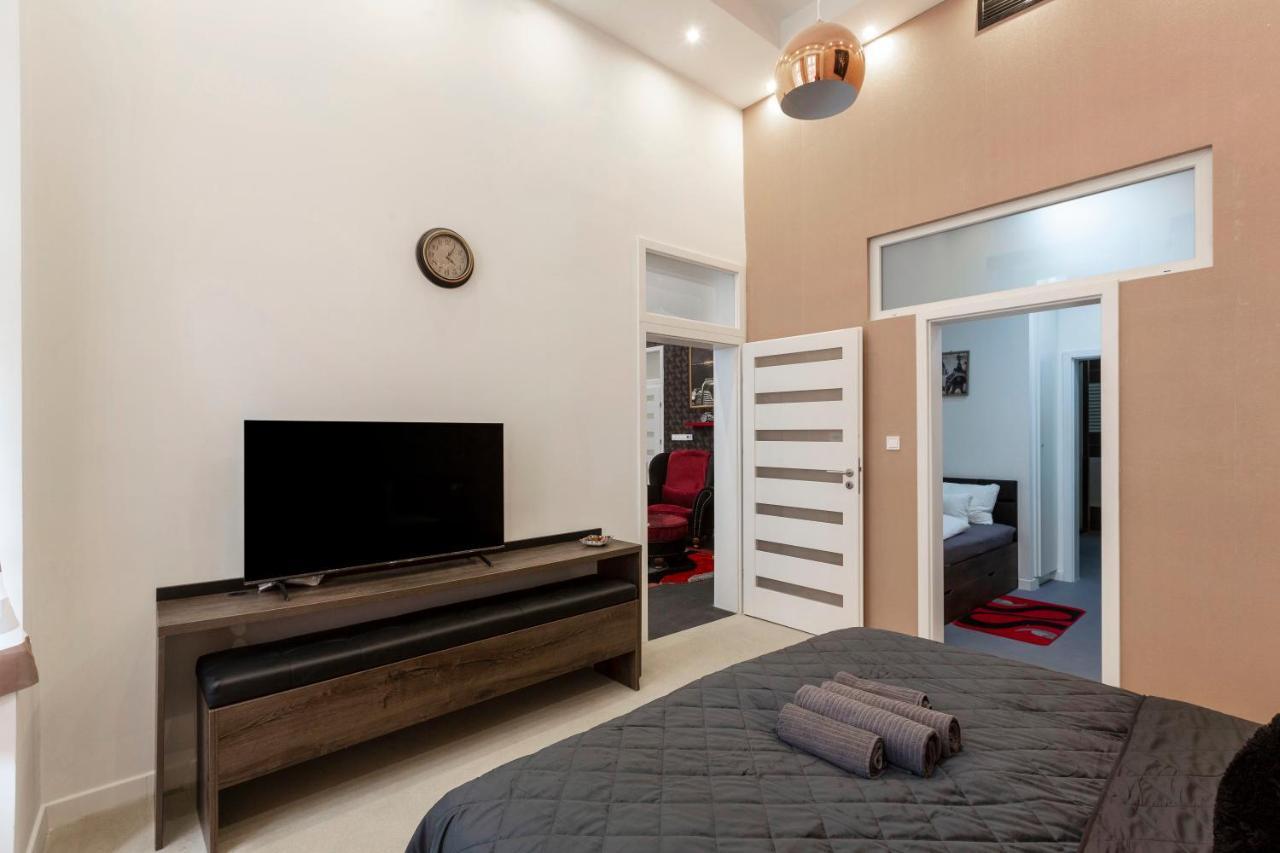 Exclusive Marilyn In The Heart Of Apartament *