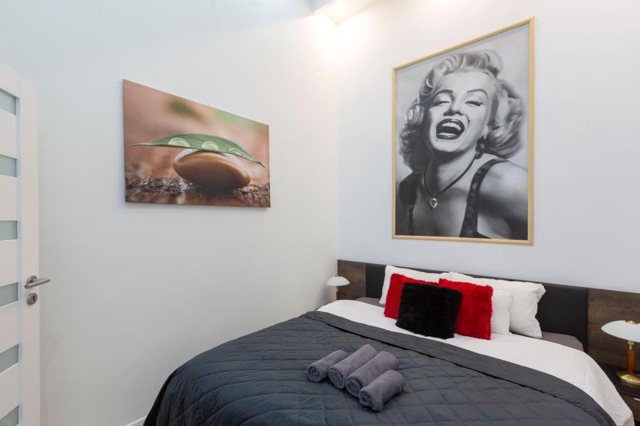 Exclusive Marilyn In The Heart Of Apartament Budapesta